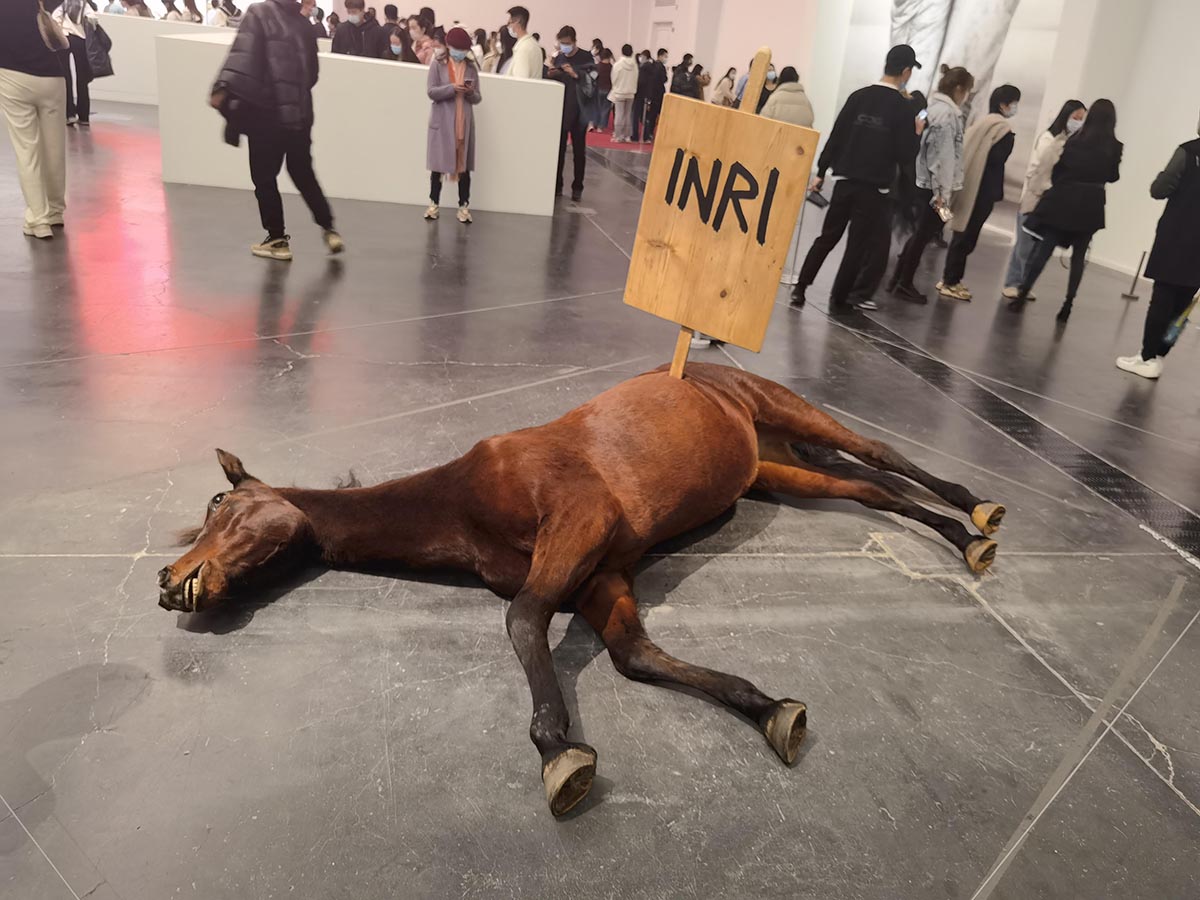 images/art/2021-12-19 莫瑞吉奥卡特兰 最后的审判/13.jpg